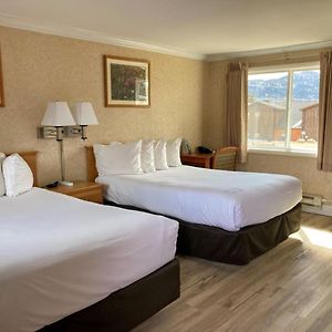 Double Room Two Double Beds Non-Smoking